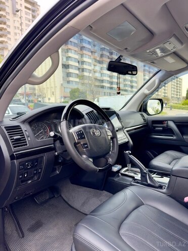 Toyota Land Cruiser-13