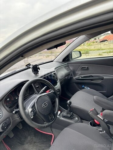 Kia Rio-5