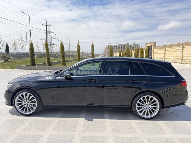 Mercedes E 220 d-3