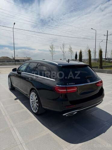 Mercedes E 220 d-4