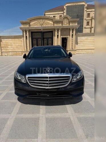 Mercedes E 220 d-2