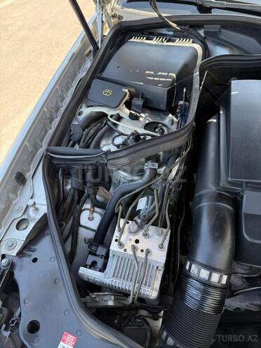 Mercedes E 240-11