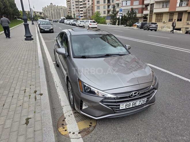 Hyundai Elantra-1