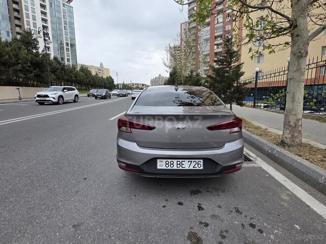 Hyundai Elantra-2