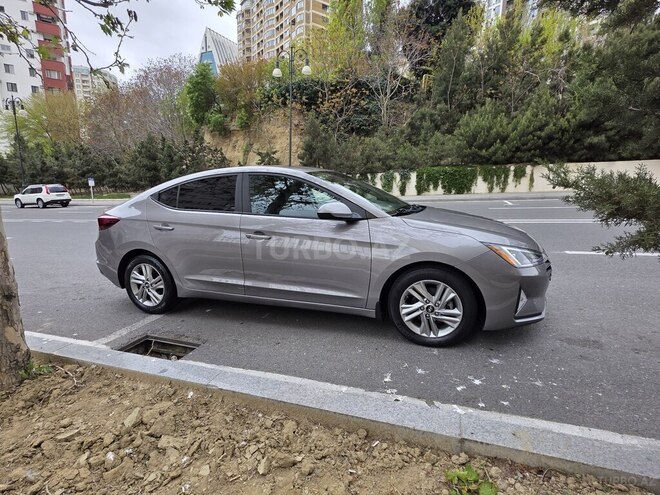 Hyundai Elantra-8