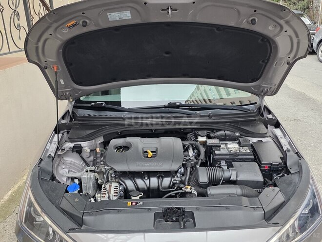 Hyundai Elantra-13