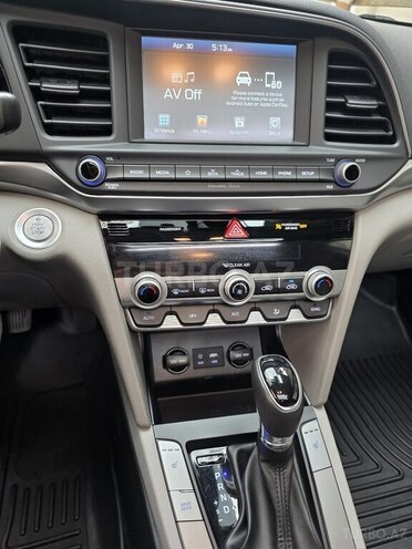 Hyundai Elantra-12