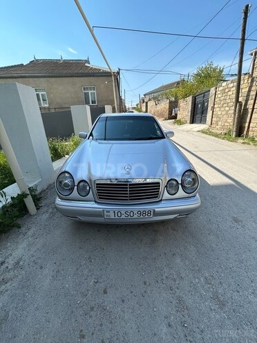 Mercedes E 240-1