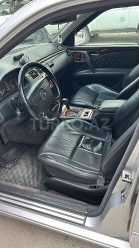 Mercedes E 240-3