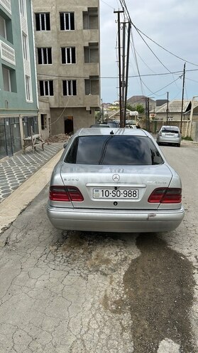Mercedes E 240-4