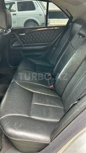 Mercedes E 240-7