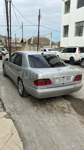 Mercedes E 240-5