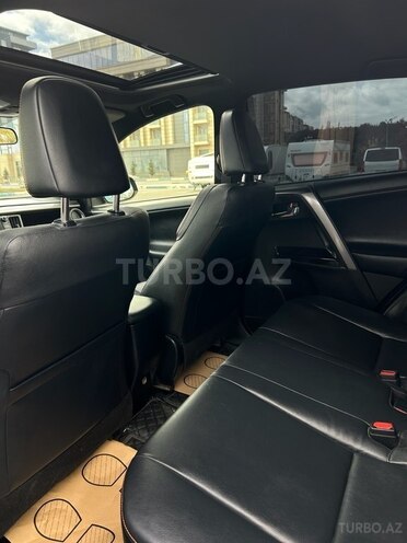 Toyota RAV4-15
