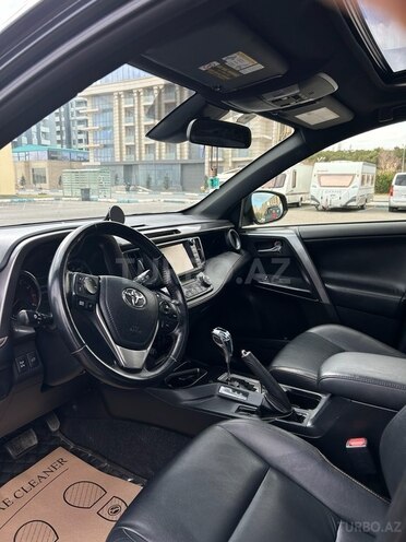 Toyota RAV4-16