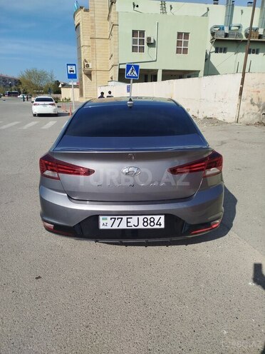 Hyundai Elantra-3