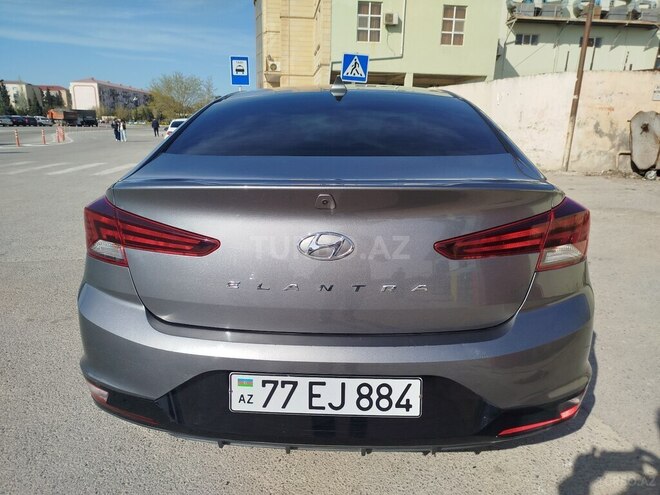 Hyundai Elantra-4