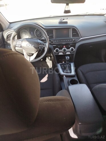 Hyundai Elantra-8