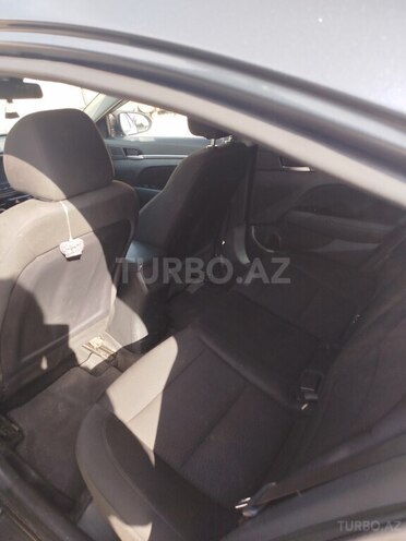 Hyundai Elantra-10