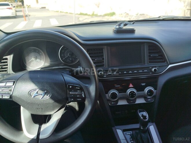 Hyundai Elantra-9