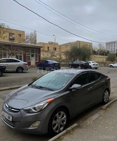 Hyundai Elantra-3