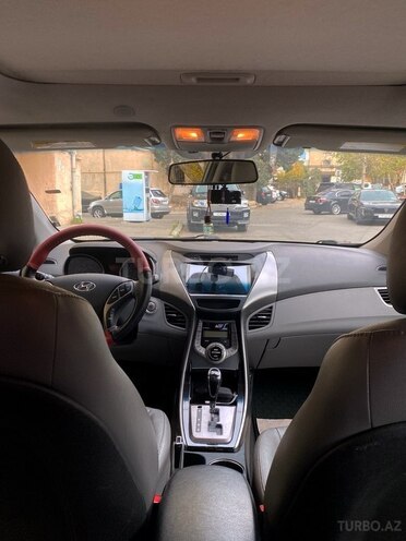 Hyundai Elantra-8