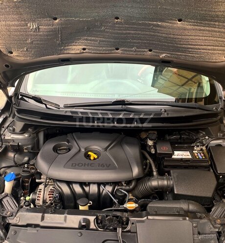 Hyundai Elantra-9