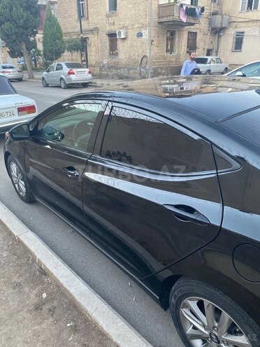 Hyundai Elantra-8
