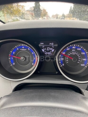 Hyundai Elantra-11