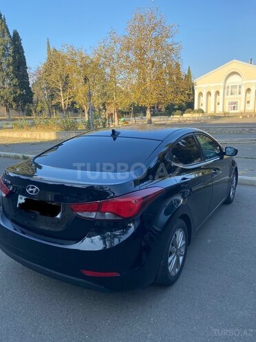 Hyundai Elantra-3