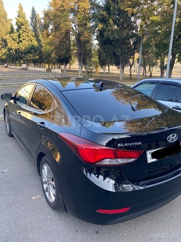 Hyundai Elantra-4