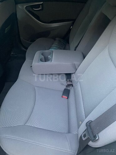 Hyundai Elantra-10