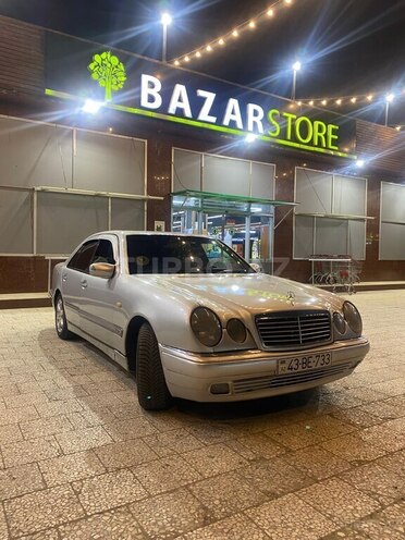 Mercedes E 320-8
