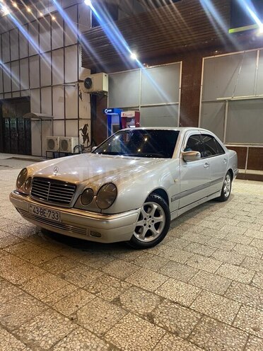 Mercedes E 320-1