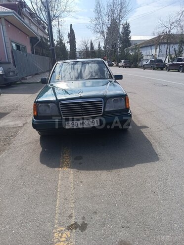 Mercedes 220 E-1