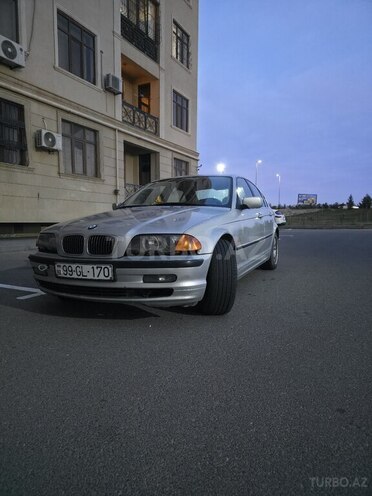BMW 320-1