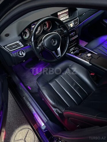 Mercedes E 220-11