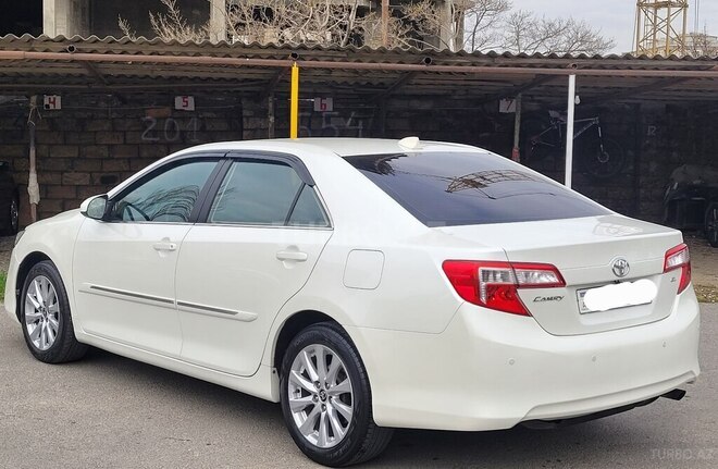 Toyota Camry-6