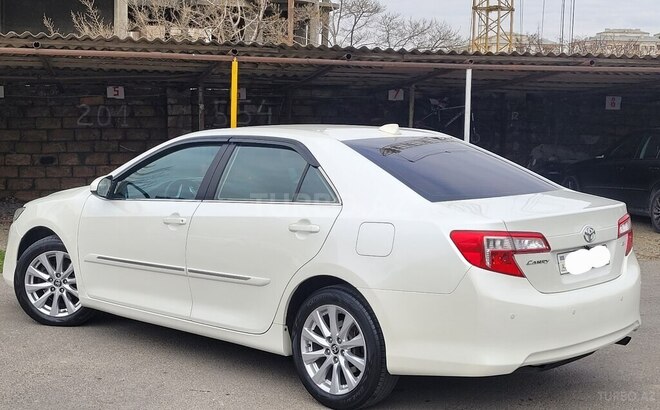 Toyota Camry-12