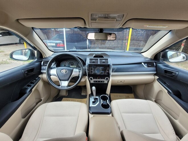Toyota Camry-13