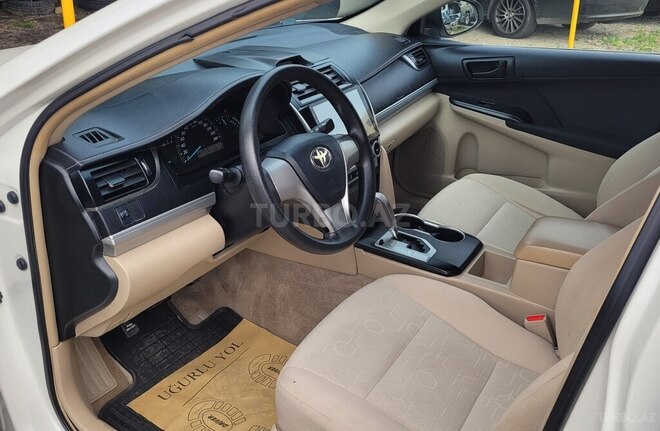 Toyota Camry-15
