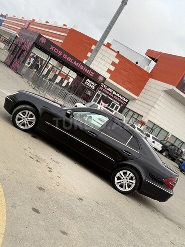 Mercedes E 220-11