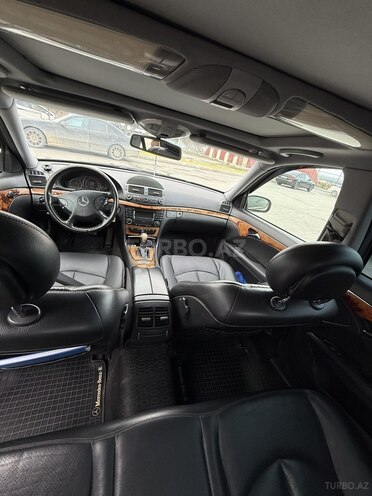 Mercedes E 220-17