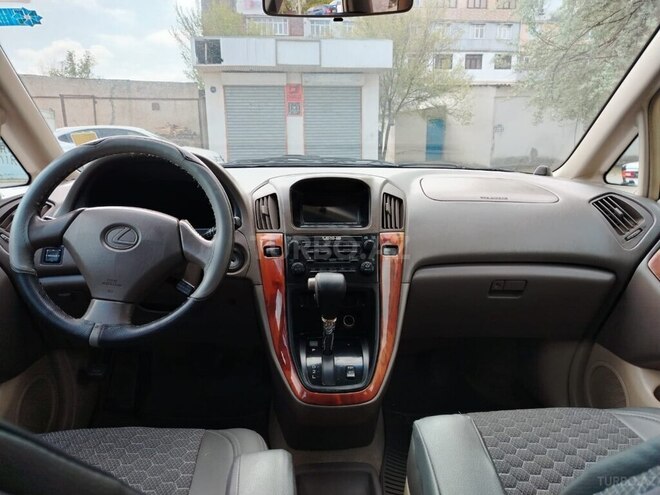 Lexus RX 300-10