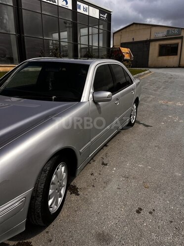 Mercedes E 240-4