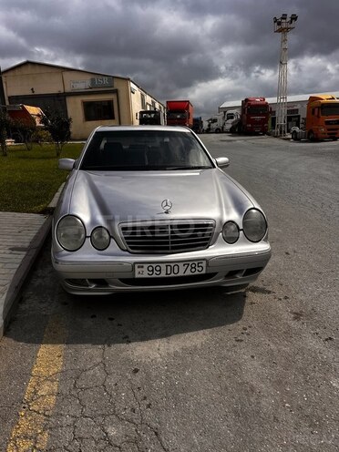 Mercedes E 240-1