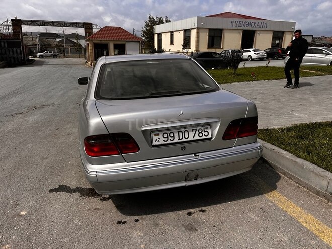 Mercedes E 240-2