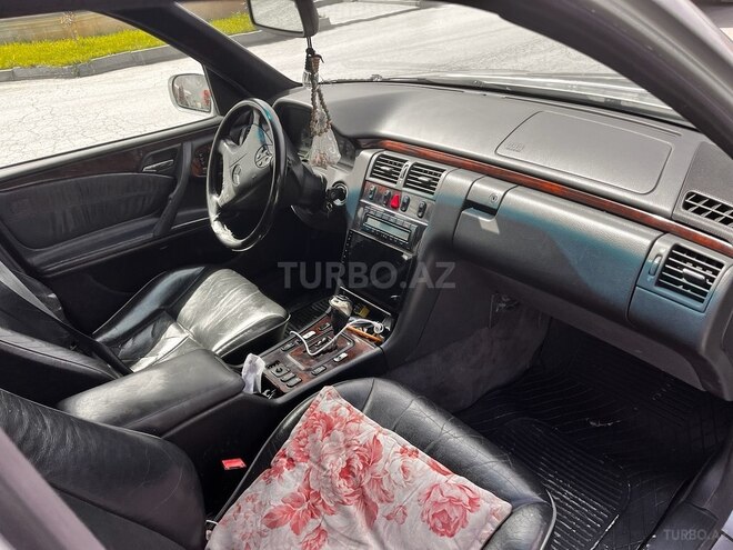Mercedes E 240-5