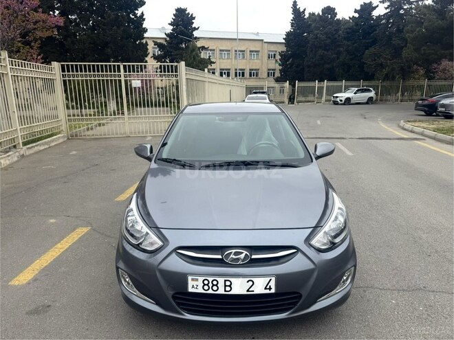 Hyundai Accent-2