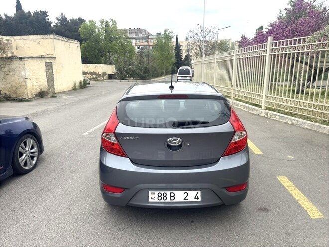 Hyundai Accent-4