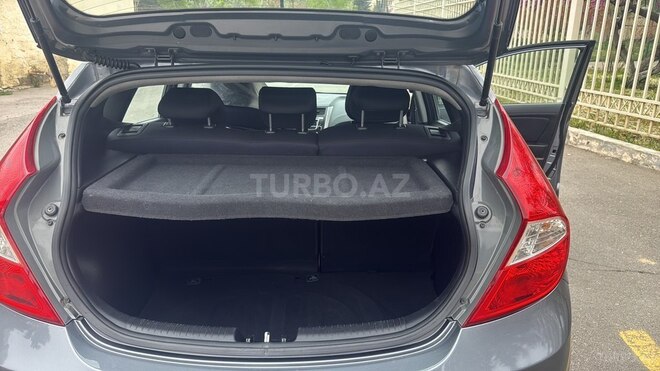 Hyundai Accent-7